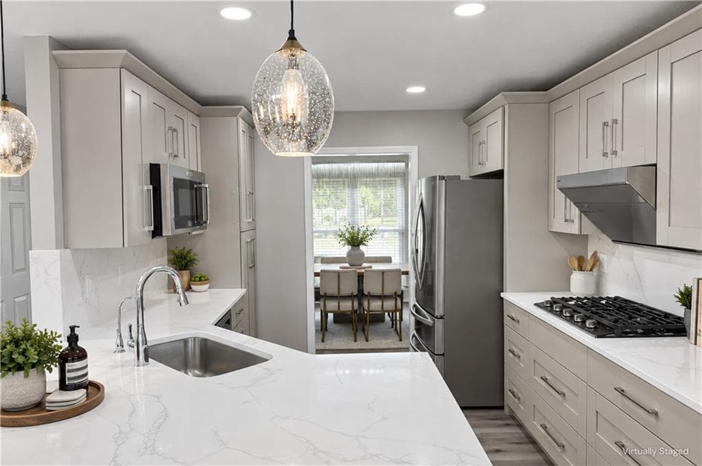 5 bedroom, 4 bathroom, 2,700 sq ft single family residence under contract at 3069 Savannah Walk Lane, Suwanee, GA 30024 — photo 6