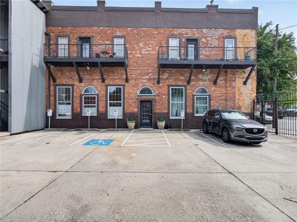 1 bedroom, 2 bathroom, 1,414 sq ft condominium for sale at 267 Peters Street 102, Atlanta, GA 30313 — photo 1 of 48