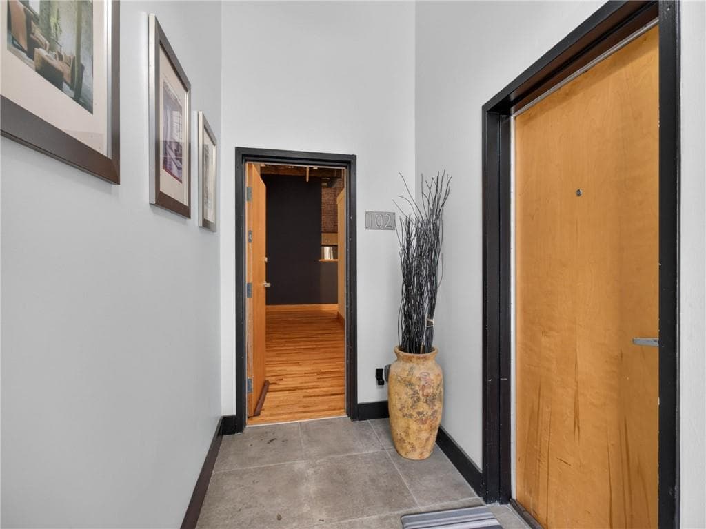 1 bedroom, 2 bathroom, 1,414 sq ft condominium for sale at 267 Peters Street 102, Atlanta, GA 30313 — photo 3