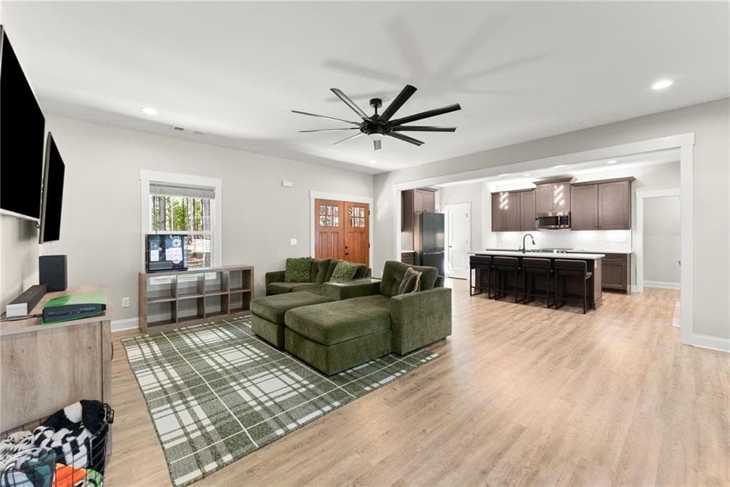 3 bedroom, 2 bathroom, 1,548 sq ft single family residence under contract at 631 Edmondson Road, Monroe, GA 30656 — photo 6