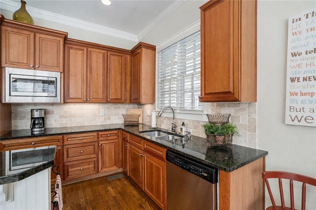 5 bedroom, 5 bathroom, 4,384 sq ft single family residence for sale at 194 Waterfront Park Lane, Dawsonville, GA 30534 — photo 4