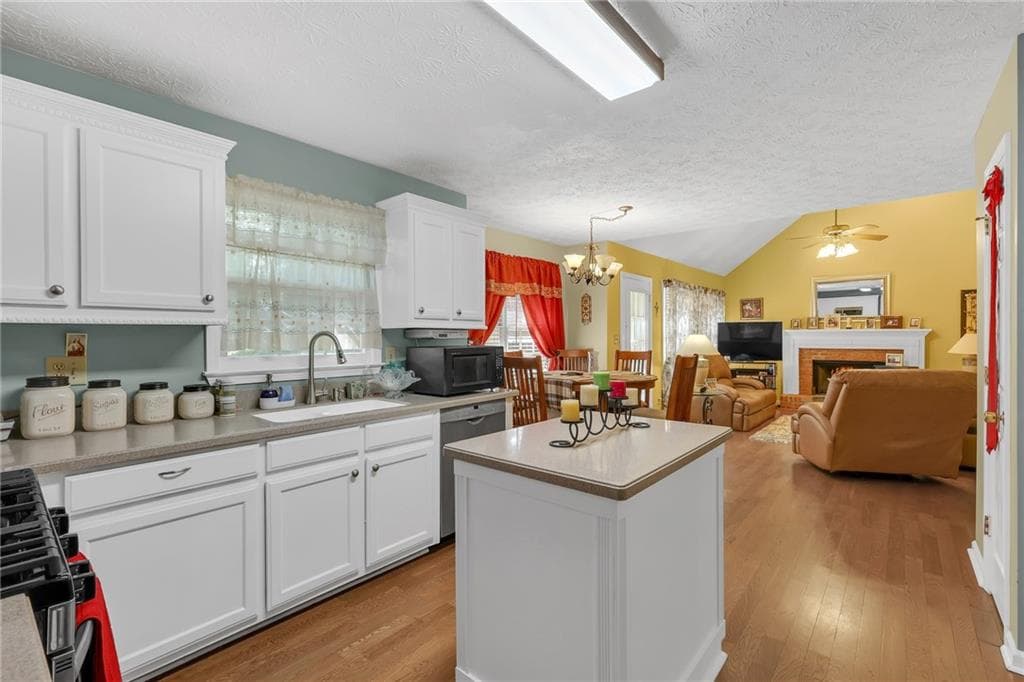 4 bedroom, 3 bathroom, 2,230 sq ft single family residence for sale at 2900 Riverbend Drive, Snellville, GA 30078 — photo 6