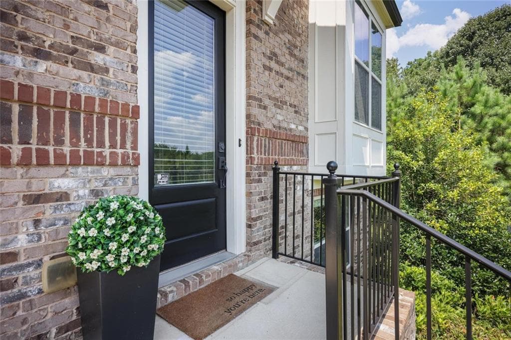 3 bedroom, 4 bathroom, 2,282 sq ft townhouse for sale at 1016 Township Square, Alpharetta, GA 30022 — photo 3