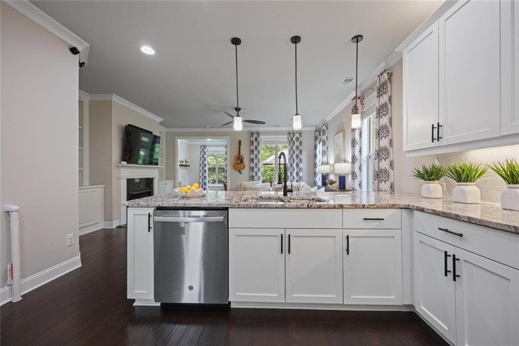 3 bedroom, 4 bathroom, 2,282 sq ft townhouse for sale at 1016 Township Square, Alpharetta, GA 30022 — photo 4
