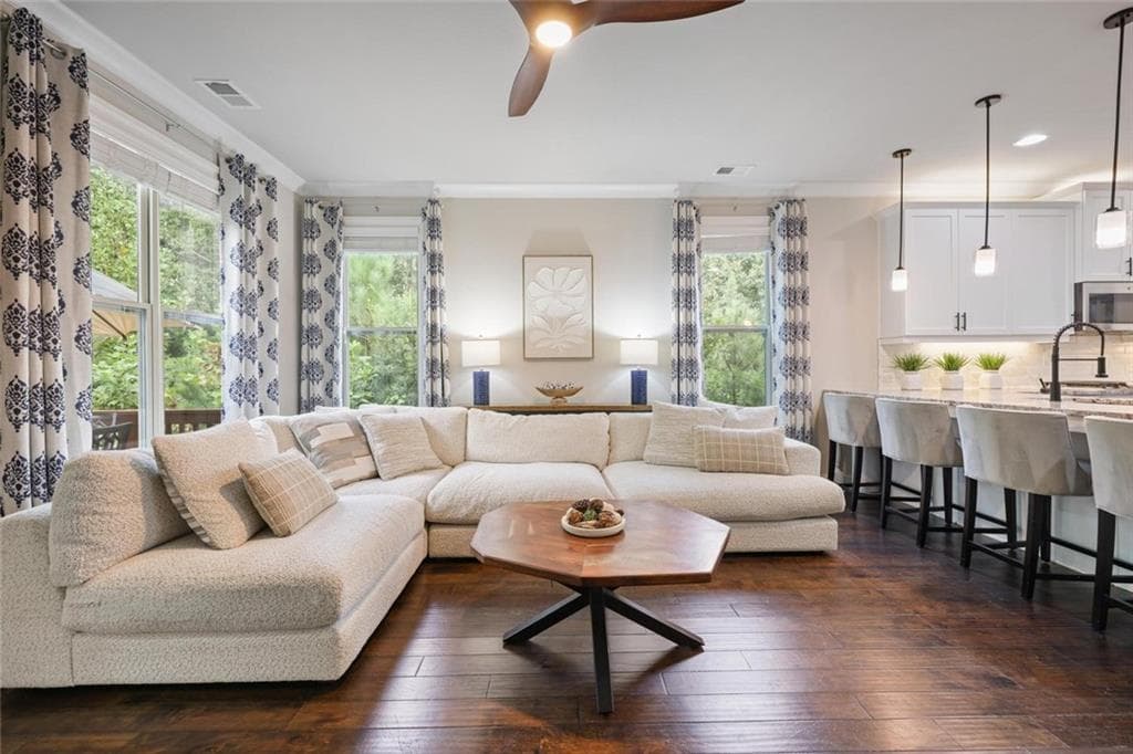 3 bedroom, 4 bathroom, 2,282 sq ft townhouse for sale at 1016 Township Square, Alpharetta, GA 30022 — photo 9