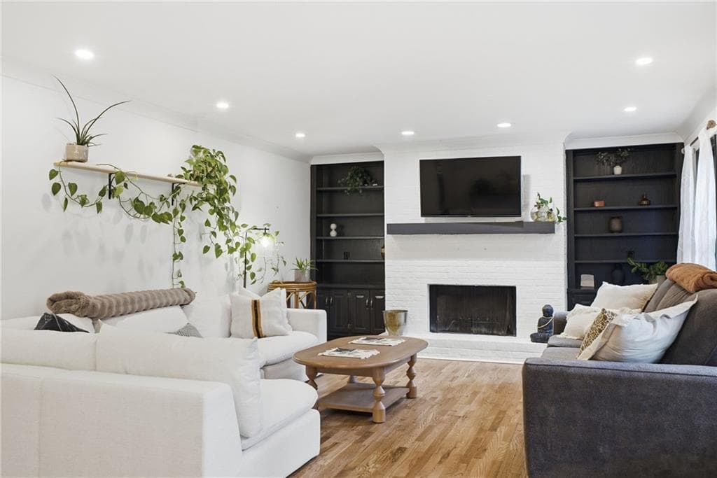 5 bedroom, 3 bathroom, 2,841 sq ft single family residence for sale at 1465 Dallas Circle, Marietta, GA 30064 — photo 4