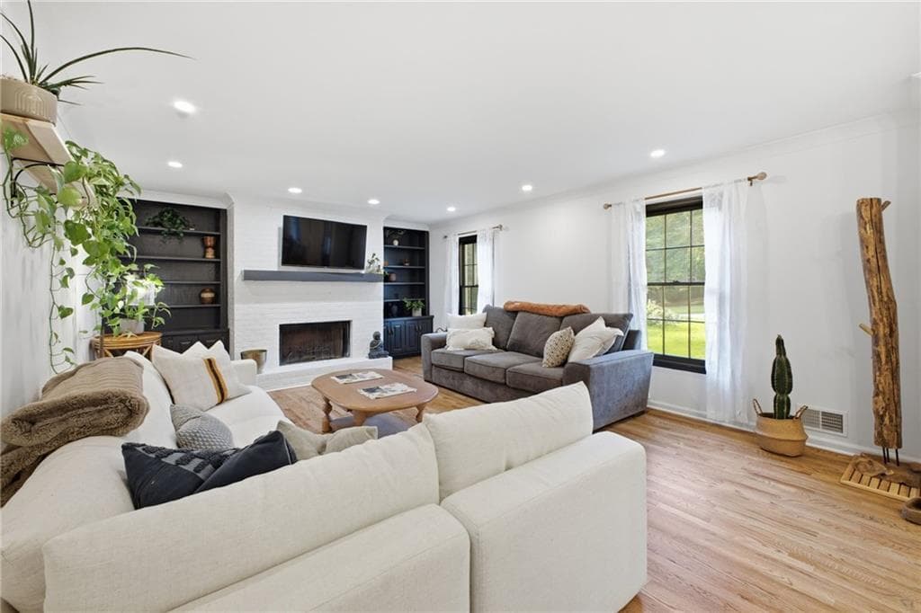 5 bedroom, 3 bathroom, 2,841 sq ft single family residence for sale at 1465 Dallas Circle, Marietta, GA 30064 — photo 5