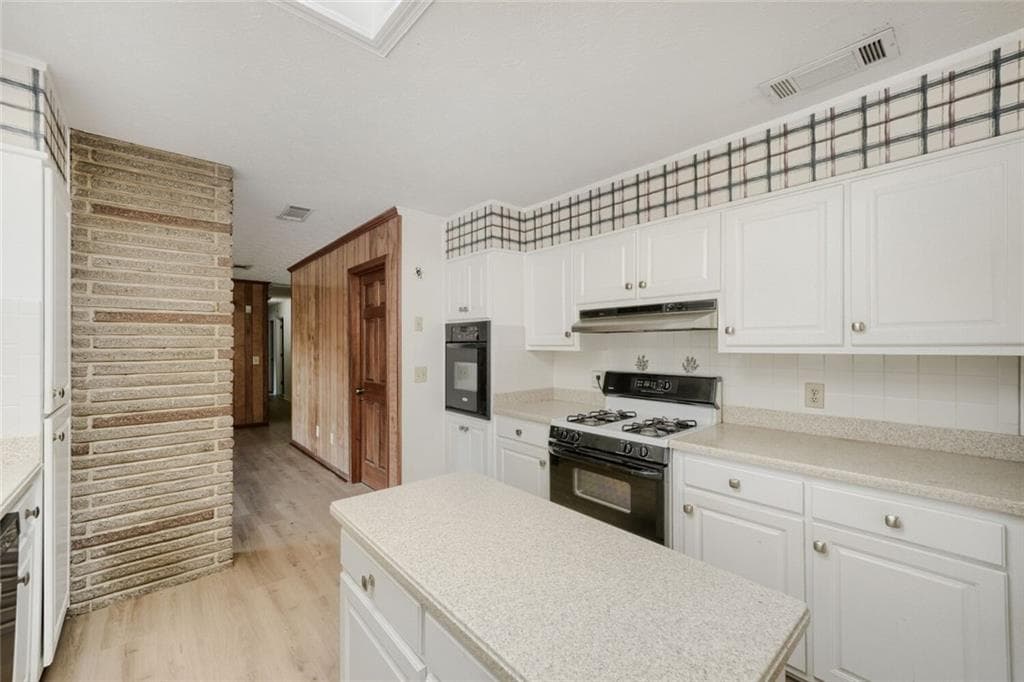 4 bedroom, 4 bathroom, 3,594 sq ft single family residence for sale at 1909 Lake Lucerne Way, Lilburn, GA 30047 — photo 9