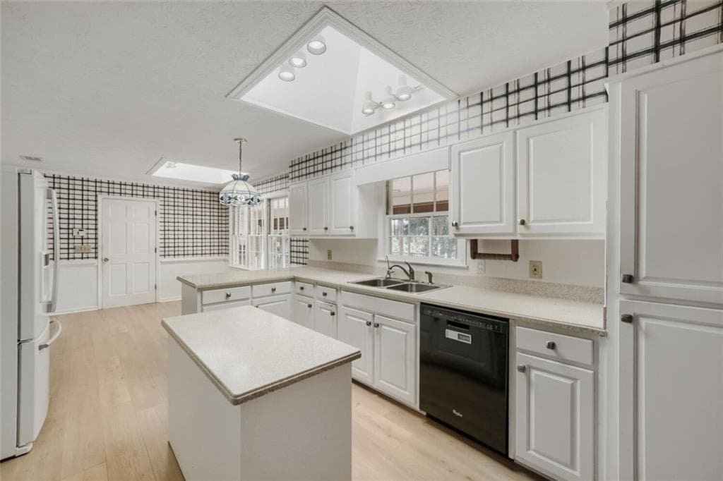 4 bedroom, 4 bathroom, 3,594 sq ft single family residence for sale at 1909 Lake Lucerne Way, Lilburn, GA 30047 — photo 10