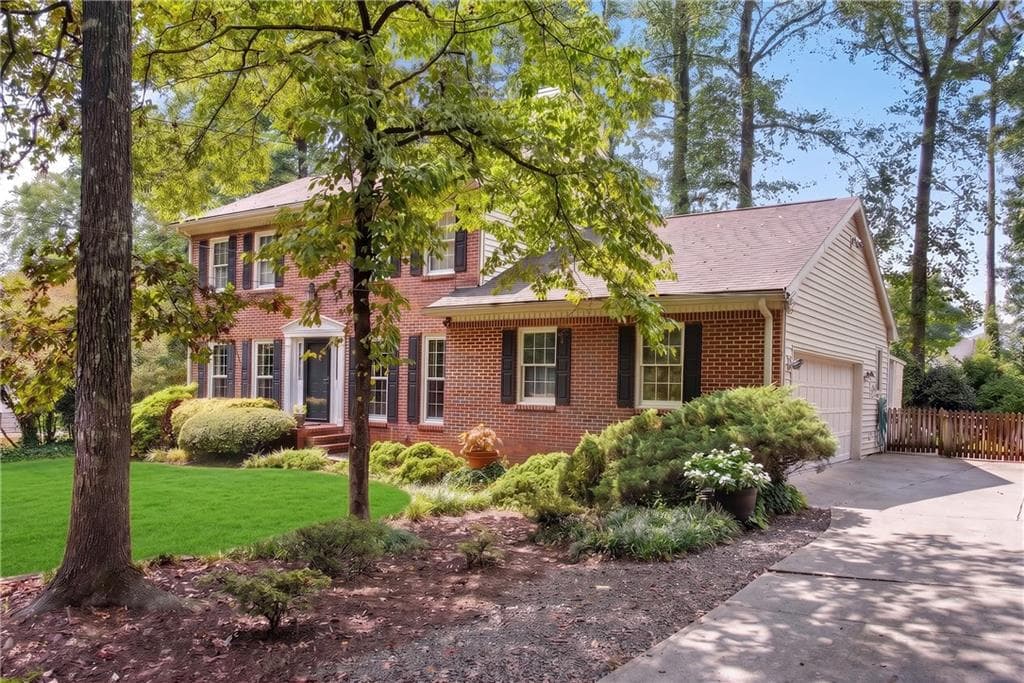 3 bedroom, 3 bathroom, 2,363 sq ft single family residence under contract at 1475 Luke Lane, Lawrenceville, GA 30043 — photo 2