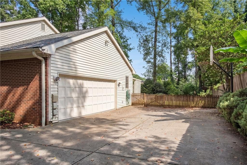 3 bedroom, 3 bathroom, 2,363 sq ft single family residence under contract at 1475 Luke Lane, Lawrenceville, GA 30043 — photo 3