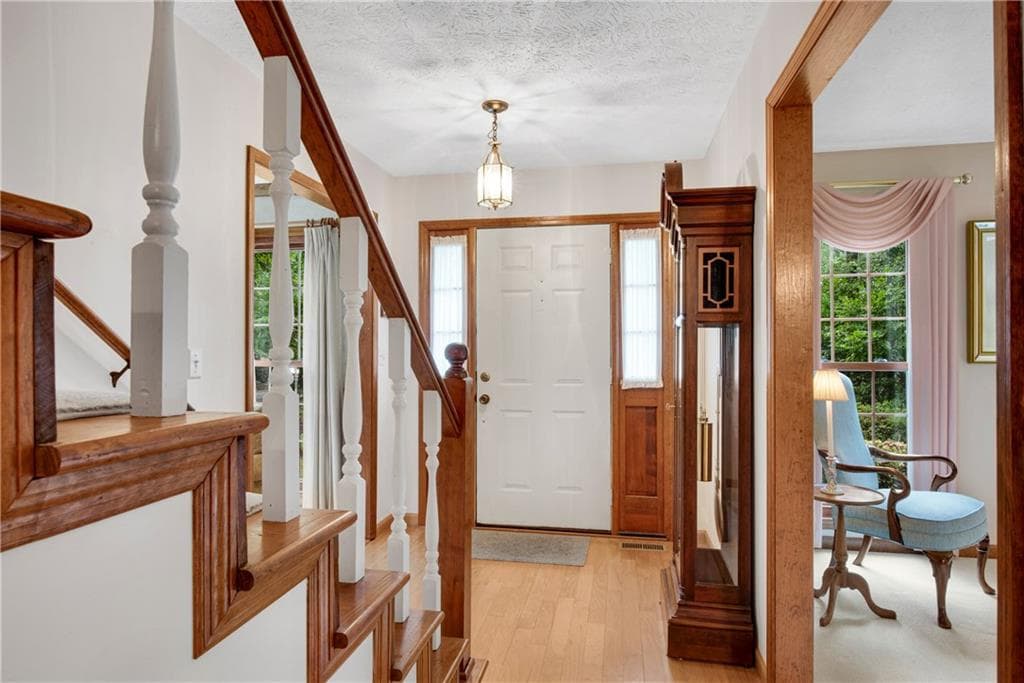 3 bedroom, 3 bathroom, 2,363 sq ft single family residence under contract at 1475 Luke Lane, Lawrenceville, GA 30043 — photo 5