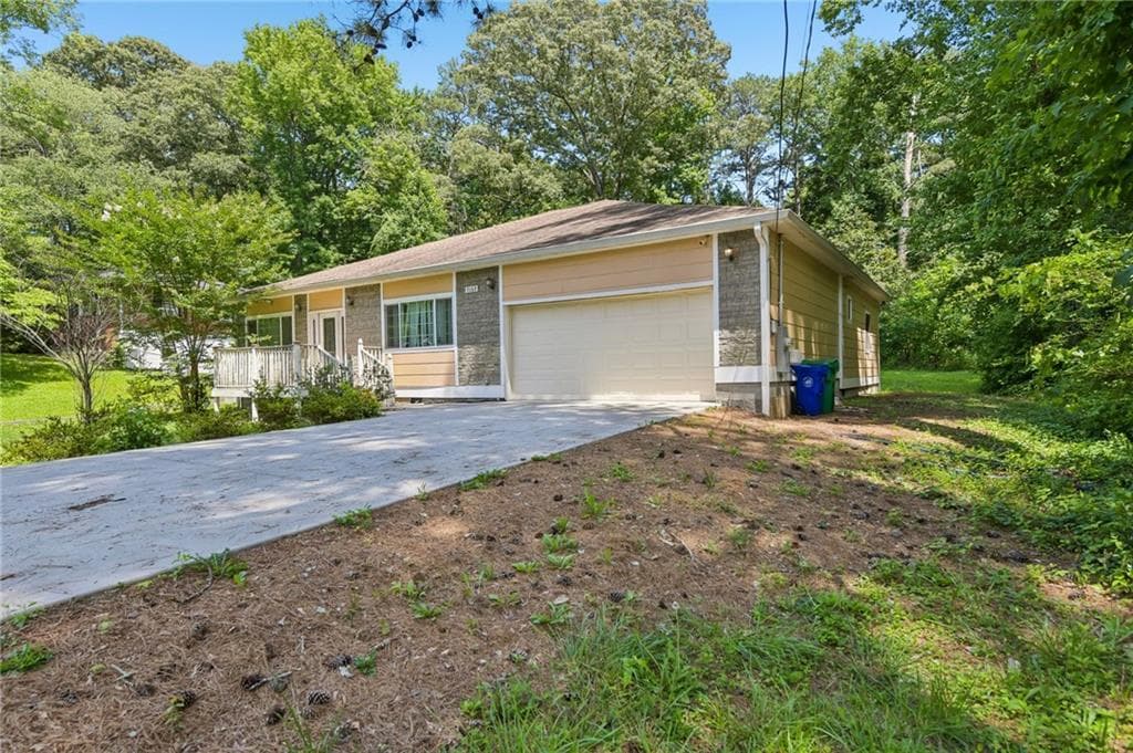 4 bedroom, 4 bathroom, 2,399 sq ft single family residence for sale at 3167 Westmart Lane, Atlanta, GA 30340 — photo 2