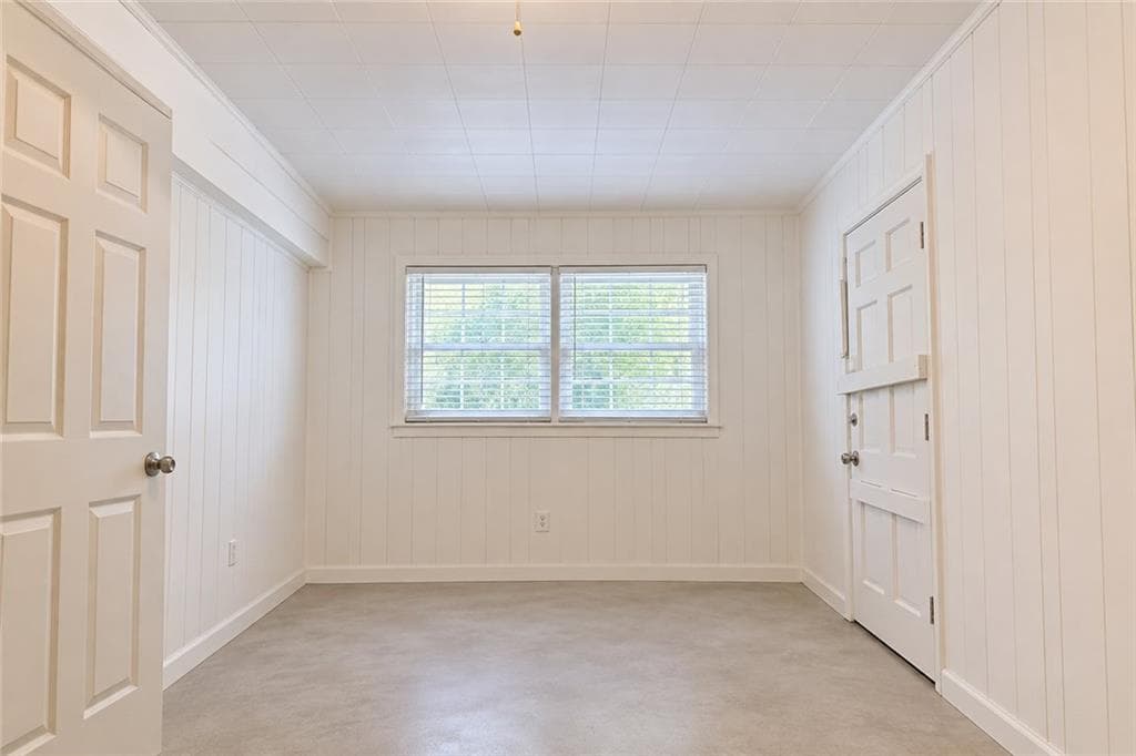 7 bedroom, 3 bathroom, 2,586 sq ft single family residence for sale at 2661 Collier Drive, Atlanta, GA 30318 — photo 4