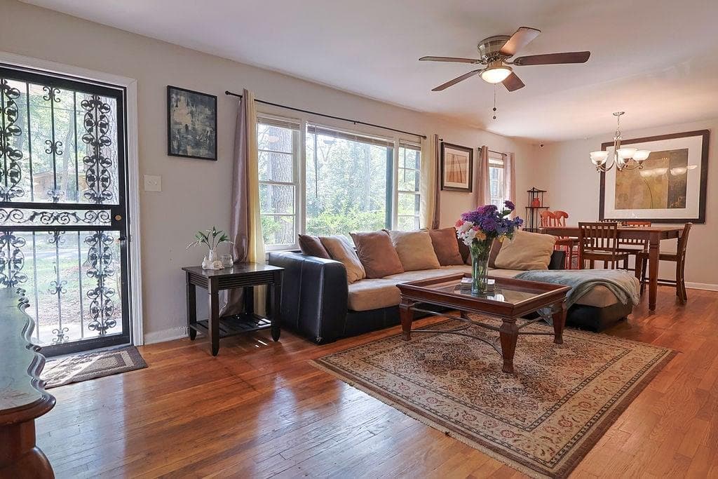 7 bedroom, 3 bathroom, 2,586 sq ft single family residence for sale at 2661 Collier Drive, Atlanta, GA 30318 — photo 5