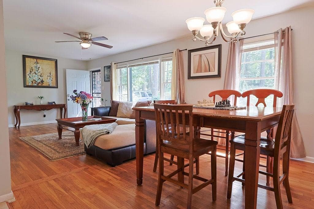 7 bedroom, 3 bathroom, 2,586 sq ft single family residence for sale at 2661 Collier Drive, Atlanta, GA 30318 — photo 6