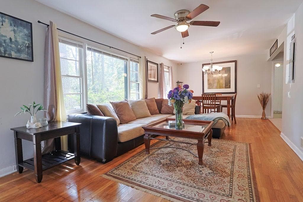 7 bedroom, 3 bathroom, 2,586 sq ft single family residence for sale at 2661 Collier Drive, Atlanta, GA 30318 — photo 7
