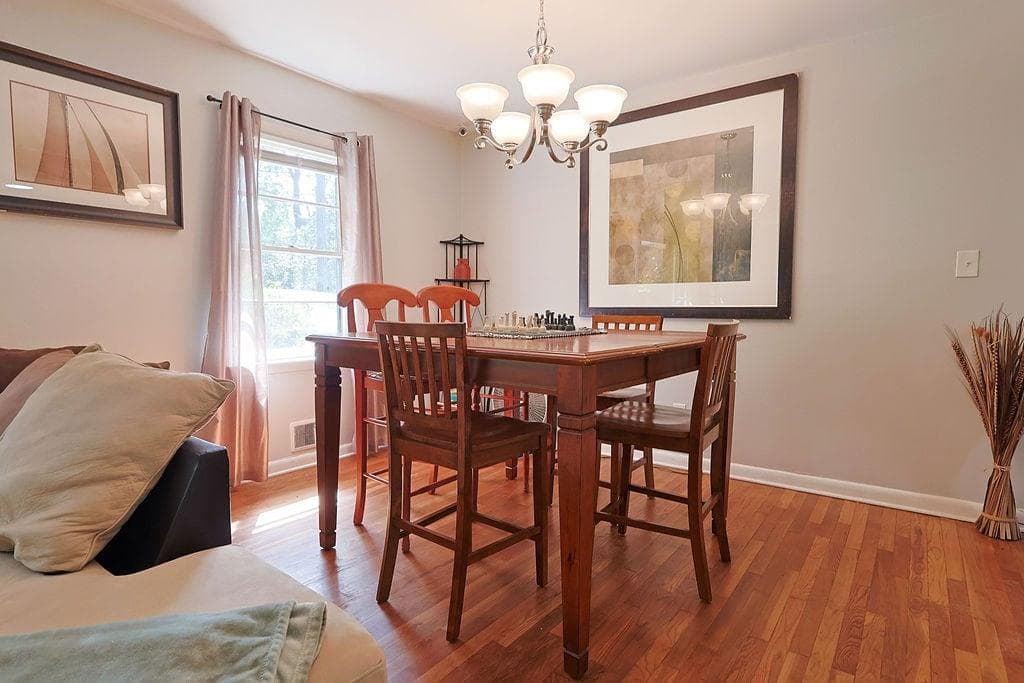 7 bedroom, 3 bathroom, 2,586 sq ft single family residence for sale at 2661 Collier Drive, Atlanta, GA 30318 — photo 8