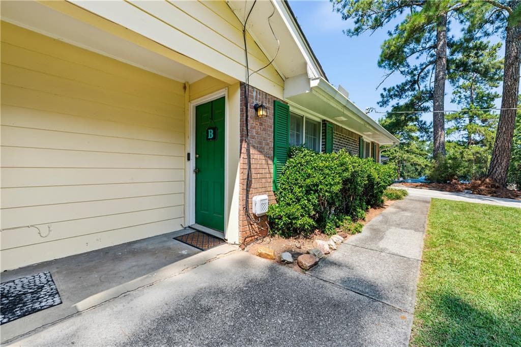 duplex for sale at 4901 Valley Dale Drive, Lilburn, GA 30047 — photo 8
