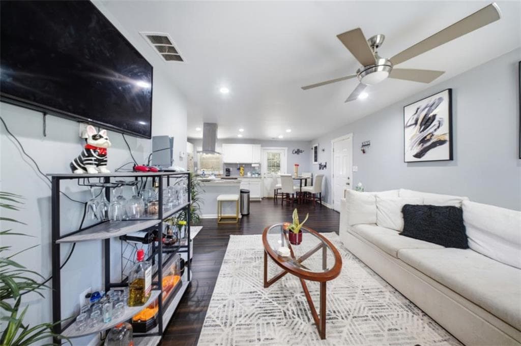 3 bedroom, 1 bathroom, 850 sq ft single family residence for rent at 371 Santa Lucia Terrace, Atlanta, GA 30318 for $2,000 a month — photo 5