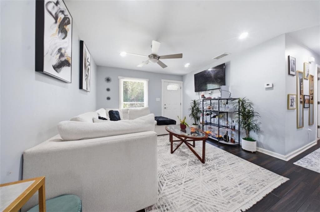 3 bedroom, 1 bathroom, 850 sq ft single family residence for rent at 371 Santa Lucia Terrace, Atlanta, GA 30318 for $2,000 a month — photo 6