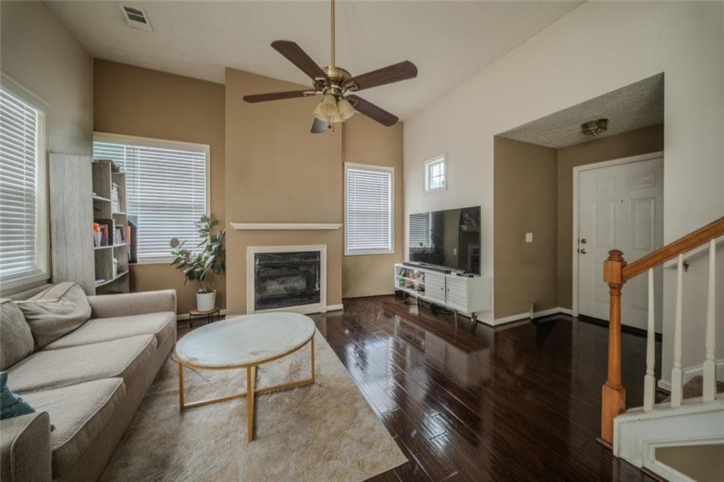 2 bedroom, 3 bathroom, 1,321 sq ft single family residence for sale at 213 Manley Court, Woodstock, GA 30188 — photo 2