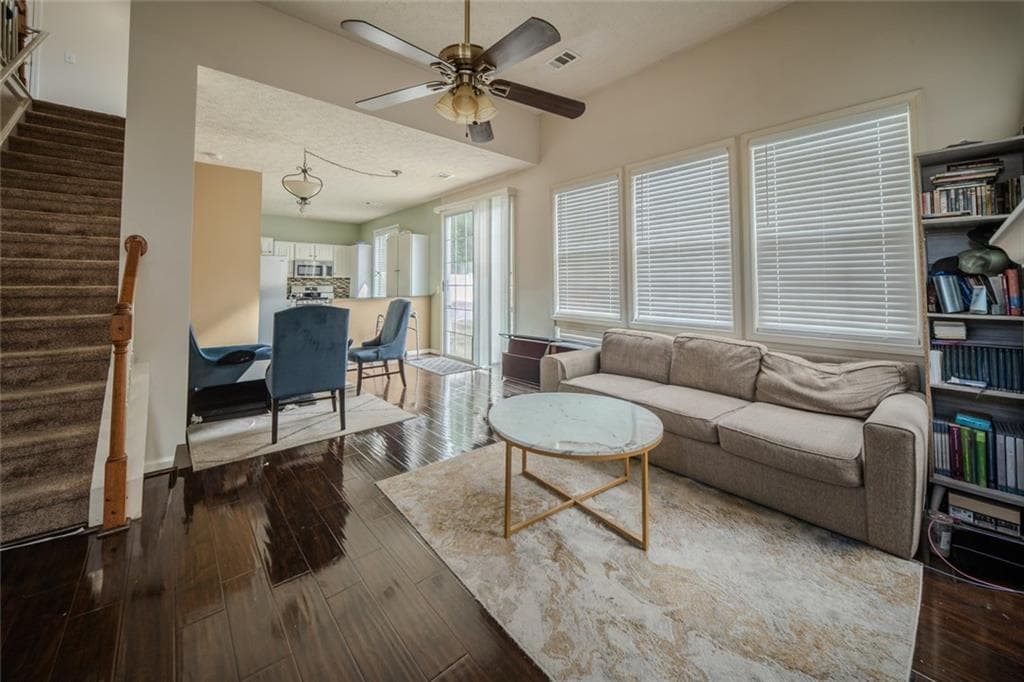 2 bedroom, 3 bathroom, 1,321 sq ft single family residence for sale at 213 Manley Court, Woodstock, GA 30188 — photo 3
