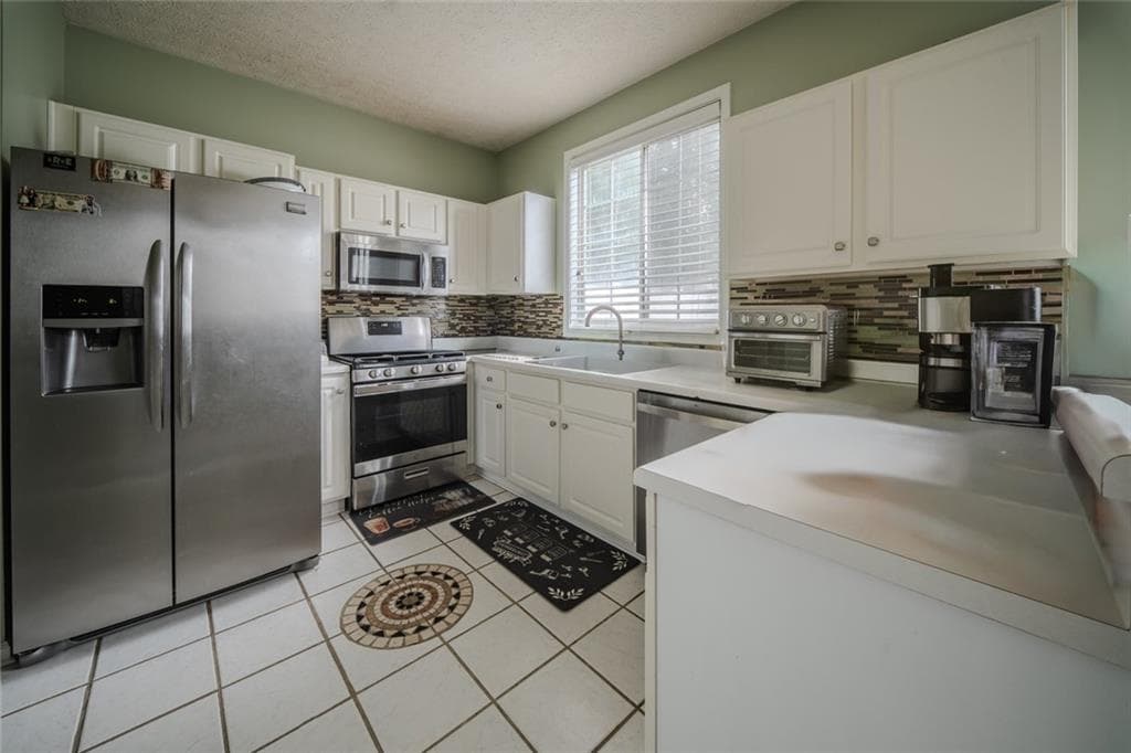 2 bedroom, 3 bathroom, 1,321 sq ft single family residence for sale at 213 Manley Court, Woodstock, GA 30188 — photo 4