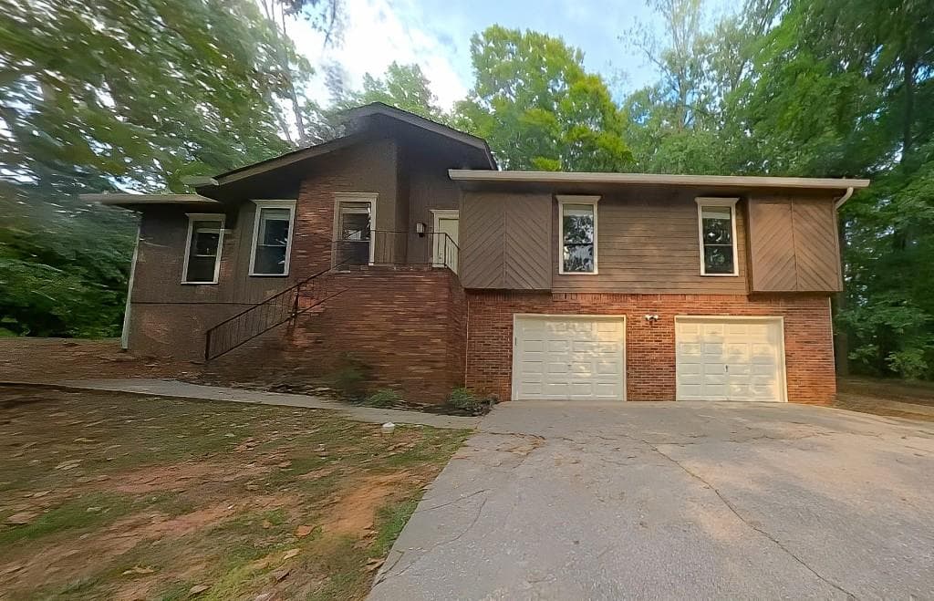 3 bedroom, 2 bathroom, 1,732 sq ft single family residence for sale at 920 New Hope Road, Atlanta, GA 30311