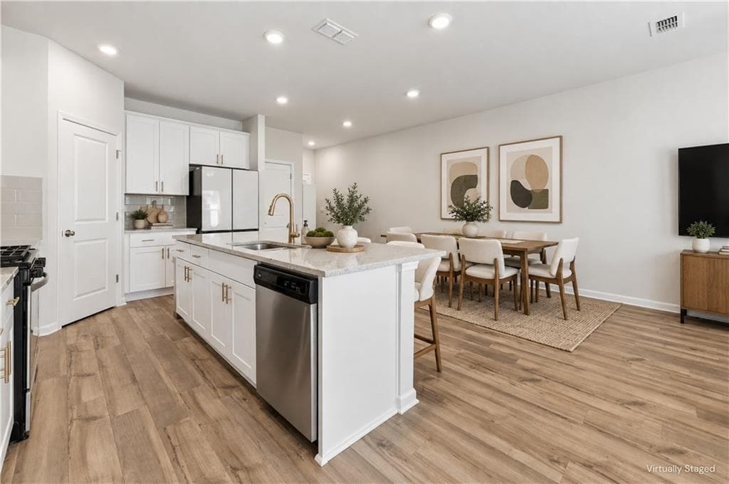 3 bedroom, 3 bathroom, 1,888 sq ft townhouse for sale at 1665 Villageside Court, Lawrenceville, GA 30043 — photo 5