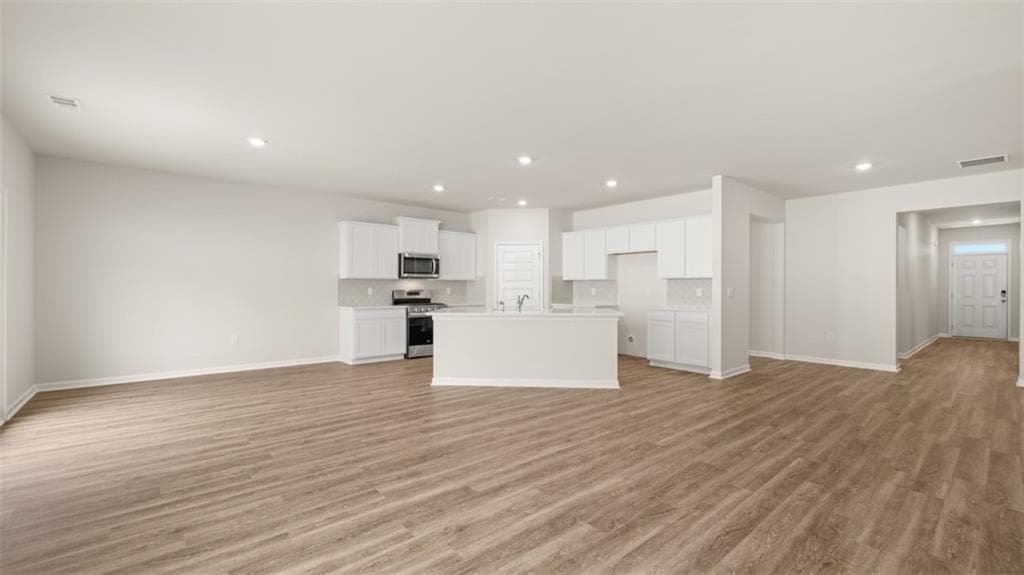 4 bedroom, 3 bathroom, 2,431 sq ft single family residence for sale at 1241 Kingston Avenue, Buckhead, GA 30625 — photo 3