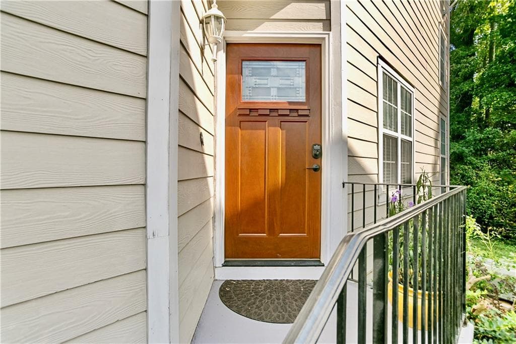 2 bedroom, 2 bathroom, 1,473 sq ft townhouse for sale at 2505 Thorngate Drive, Acworth, GA 30101 — photo 4