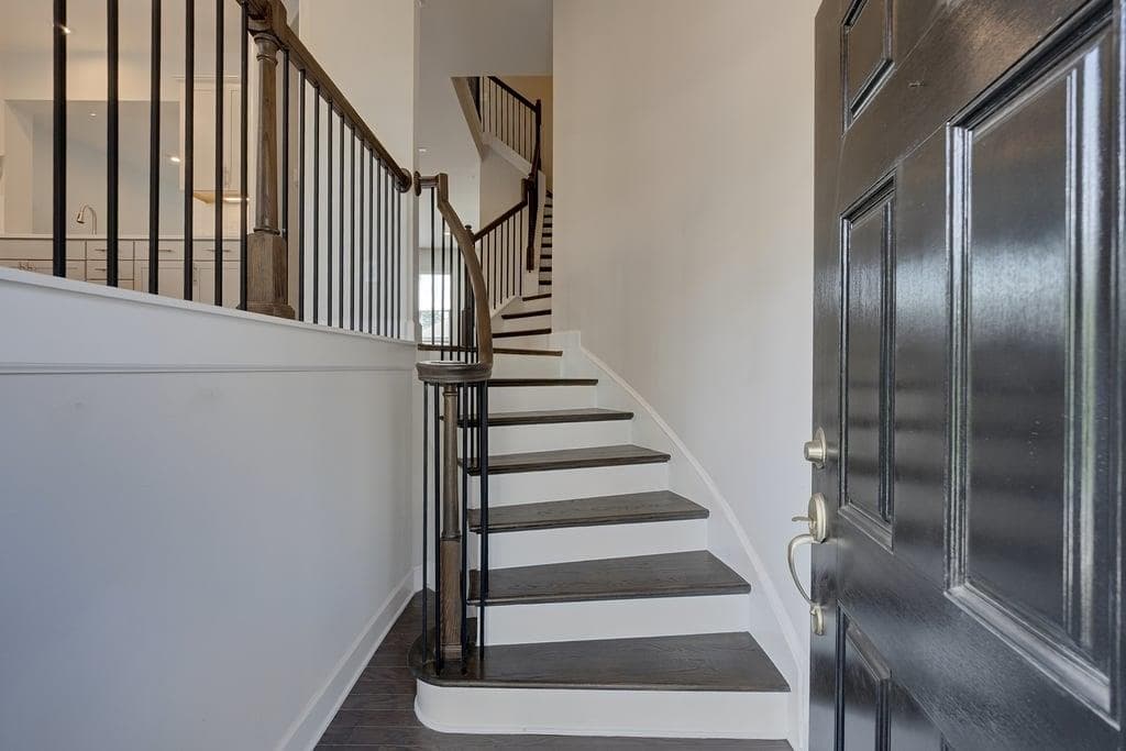 4 bedroom, 4 bathroom, 3,168 sq ft townhouse for sale at 327 Hudson Way, Woodstock, GA 30189 — photo 2