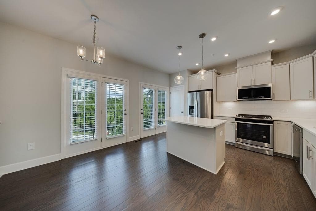 4 bedroom, 4 bathroom, 3,168 sq ft townhouse for sale at 327 Hudson Way, Woodstock, GA 30189 — photo 4