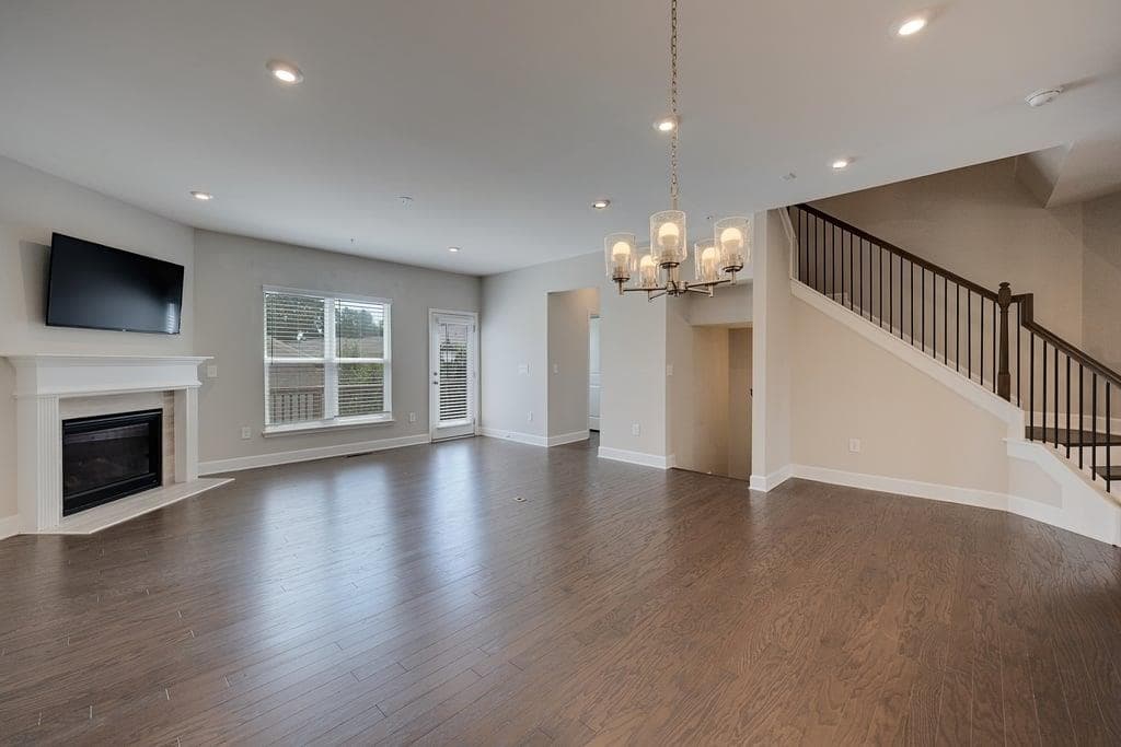 4 bedroom, 4 bathroom, 3,168 sq ft townhouse for sale at 327 Hudson Way, Woodstock, GA 30189 — photo 8