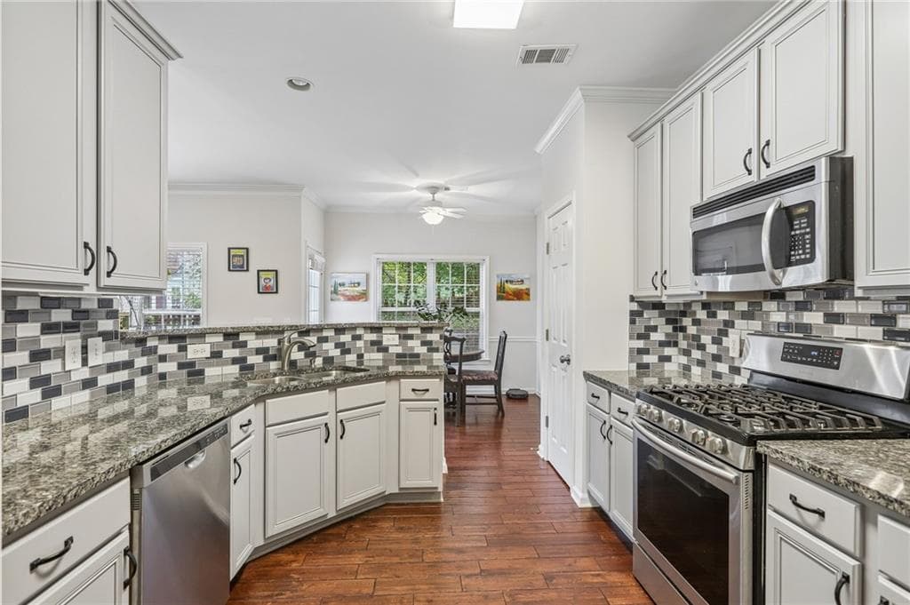 5 bedroom, 3 bathroom, 2,960 sq ft single family residence under contract at 3015 Saint Andrews Court, Cumming, GA 30041 — photo 10