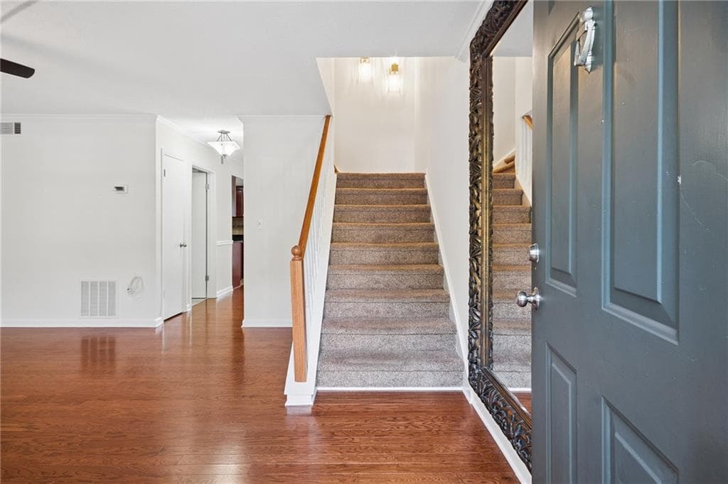 2 bedroom, 3 bathroom, 1,324 sq ft townhouse for rent at 6900 Roswell Road B5, Sandy Springs, GA 30328 for $2,400 a month — photo 3