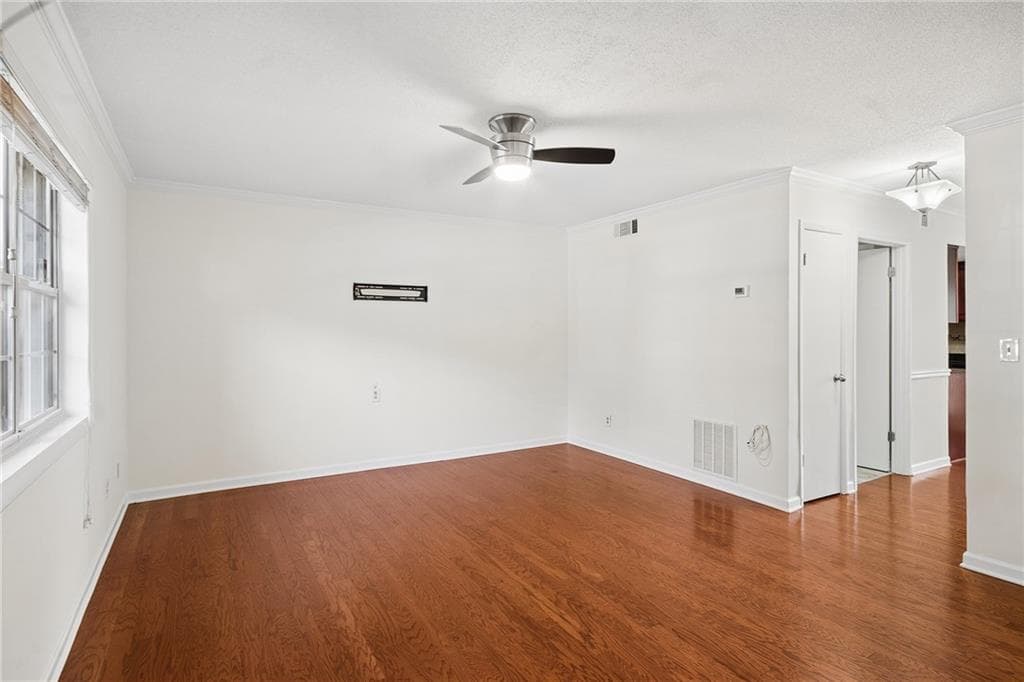 2 bedroom, 3 bathroom, 1,324 sq ft townhouse for rent at 6900 Roswell Road B5, Sandy Springs, GA 30328 for $2,400 a month — photo 7