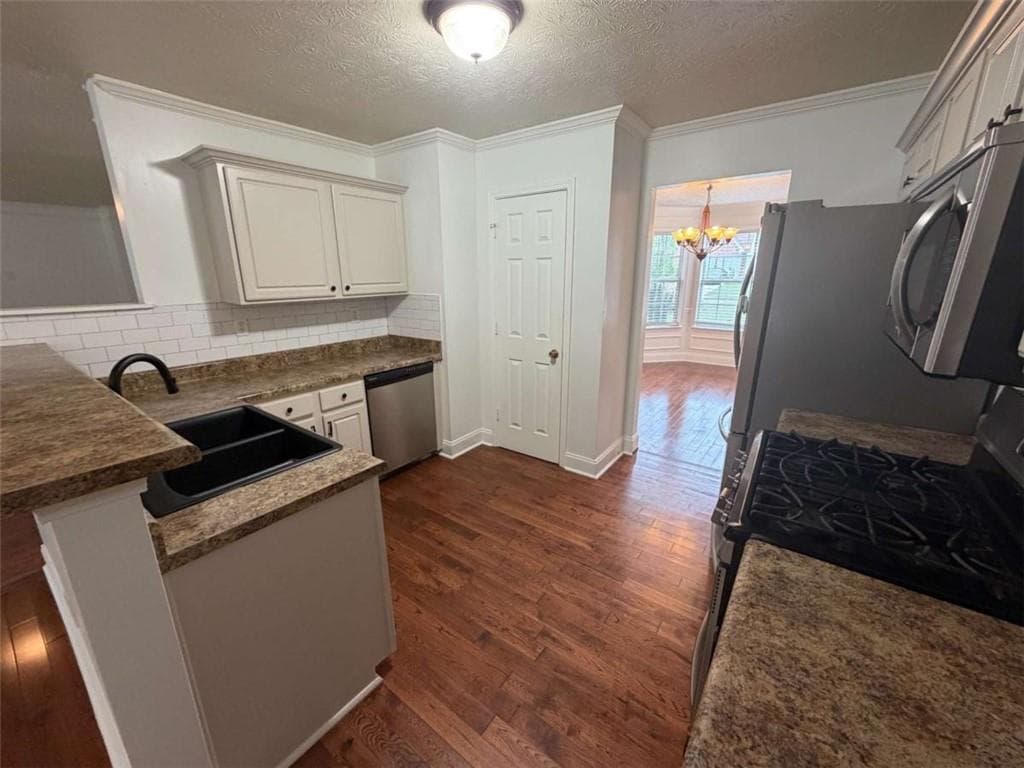 4 bedroom, 3 bathroom, 2,740 sq ft single family residence for rent at 9469 Carnes Crossing Circle, Jonesboro, GA 30236 for $2,395 a month — photo 7