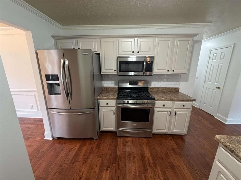 4 bedroom, 3 bathroom, 2,740 sq ft single family residence for rent at 9469 Carnes Crossing Circle, Jonesboro, GA 30236 for $2,395 a month — photo 9