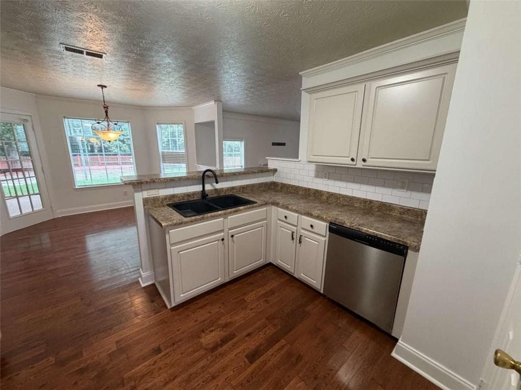 4 bedroom, 3 bathroom, 2,740 sq ft single family residence for rent at 9469 Carnes Crossing Circle, Jonesboro, GA 30236 for $2,395 a month — photo 10