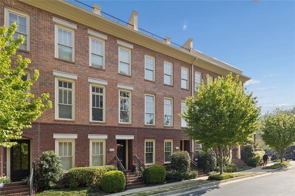 4 bedroom, 5 bathroom, 3,094 sq ft townhouse for sale at 1014 River Vista Drive, Atlanta, GA 30339 — photo 2