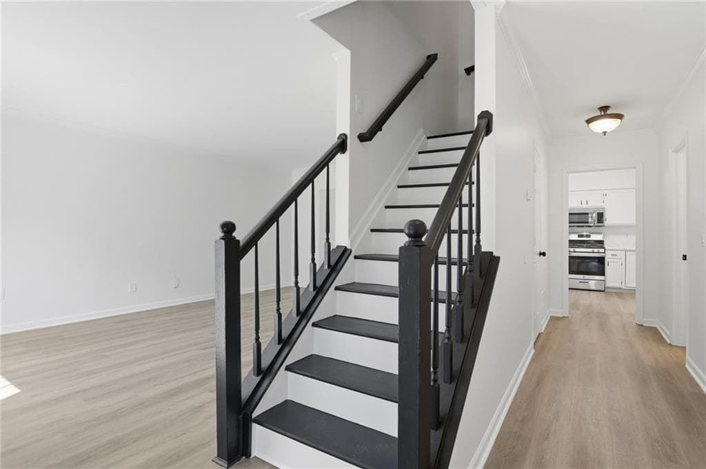 4 bedroom, 3 bathroom, 2,671 sq ft single family residence for sale at 558 Russett Court, Marietta, GA 30064 — photo 6