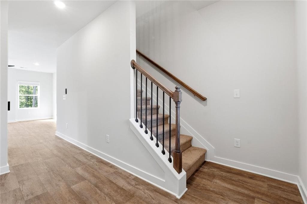 4 bedroom, 3 bathroom, 2,000 sq ft single family residence for sale at 503 Headwater Court, LaGrange, GA 30241 — photo 4