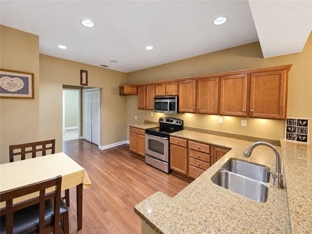 3 bedroom, 3 bathroom, 2,045 sq ft condominium for sale at 1213 Brookstone Way, Augusta, GA 30909 — photo 4