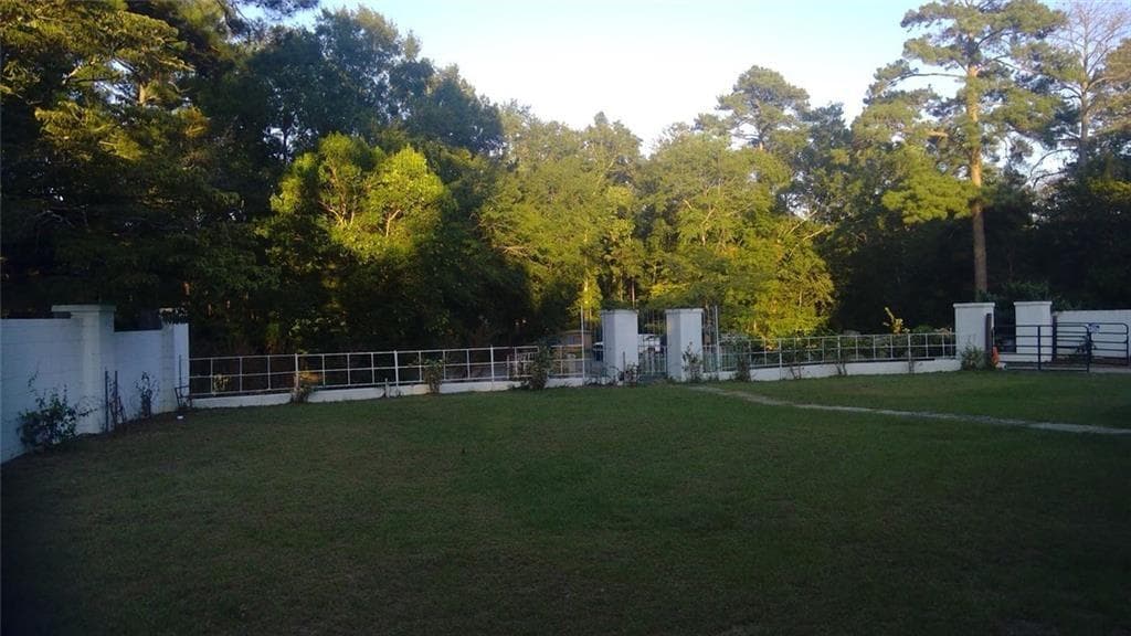 3 bedroom, 3 bathroom, 3,344 sq ft single family residence for sale at 1210 King Edward Drive, Dublin, GA 31021 — photo 4