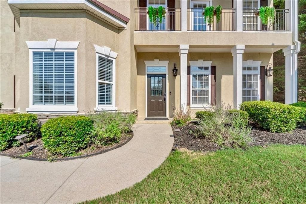 5 bedroom, 4 bathroom, 3,636 sq ft single family residence for sale at 730 River Rush Drive, Sugar Hill, GA 30518 — photo 3