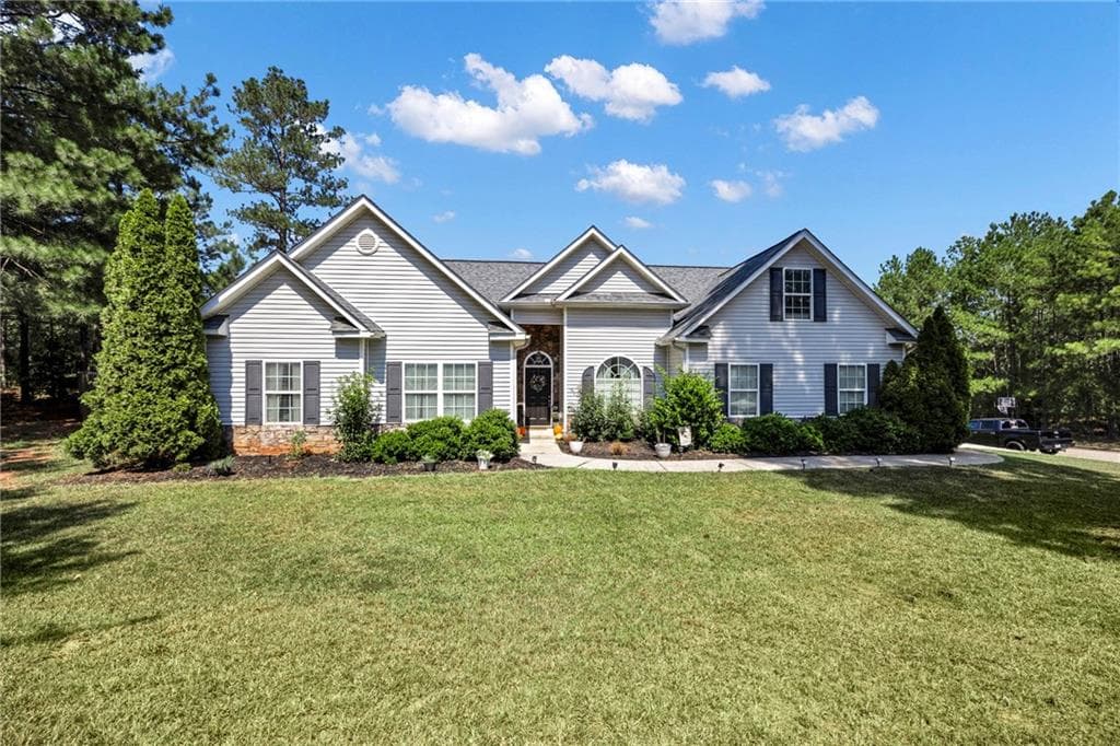 4 bedroom, 2 bathroom, 1,883 sq ft single family residence for sale at 10 PINE SHADOW Circle, Covington, GA 30016 — photo 3