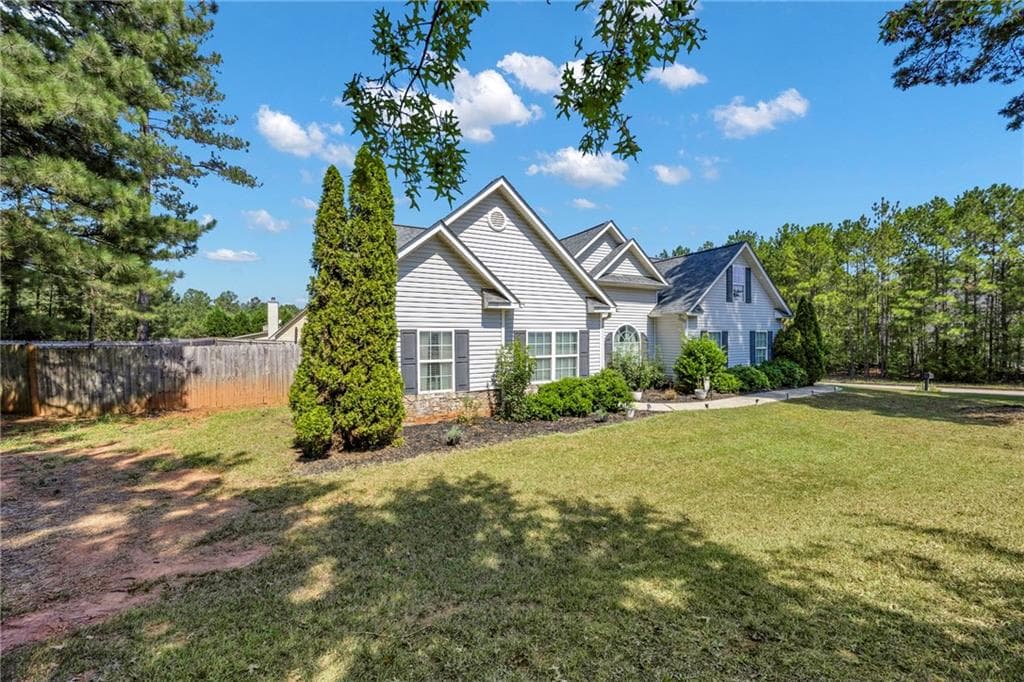 4 bedroom, 2 bathroom, 1,883 sq ft single family residence for sale at 10 PINE SHADOW Circle, Covington, GA 30016 — photo 4
