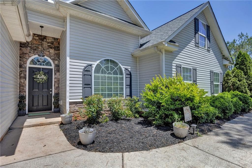 4 bedroom, 2 bathroom, 1,883 sq ft single family residence for sale at 10 PINE SHADOW Circle, Covington, GA 30016 — photo 6